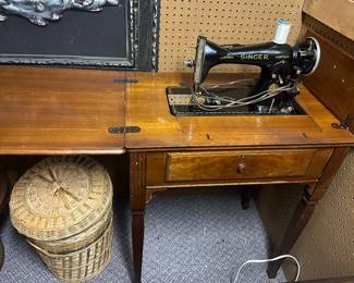 Vintage Singer Sewing Machine and Cabinet