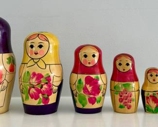 Set of Nesting Dolls