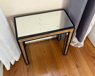 MIRRORED TABLE