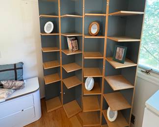 FOLDING DISPLAY ROOM DIVIDER