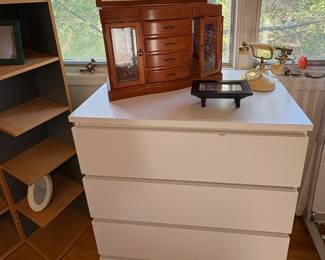 BUREAU & JEWELRY CHEST