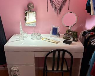 DESK/VANITY