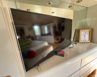 ROKU FLAT SCREEN