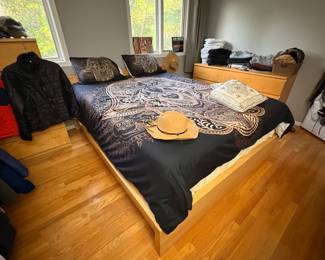 Queen Size Platform Bed