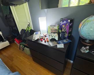Single Dressers
