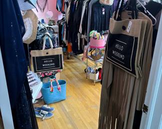 WELCOME TO THE LADIES BOUTIQUE!