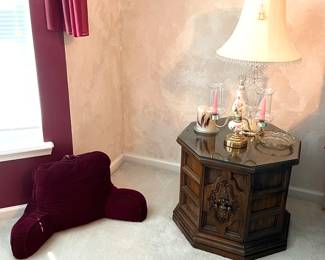 Nightstand - Crystal Lamp - Porcelain Decor 