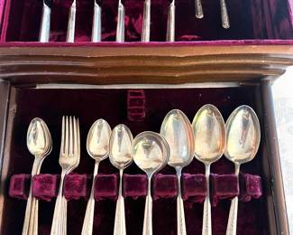 Towle Sterling Flatware - Rambler Rose/ 35 pcs - 1,368 g - SOLD 