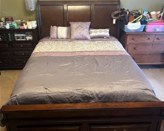 Queen Size Bed with 6 Drawer Storage