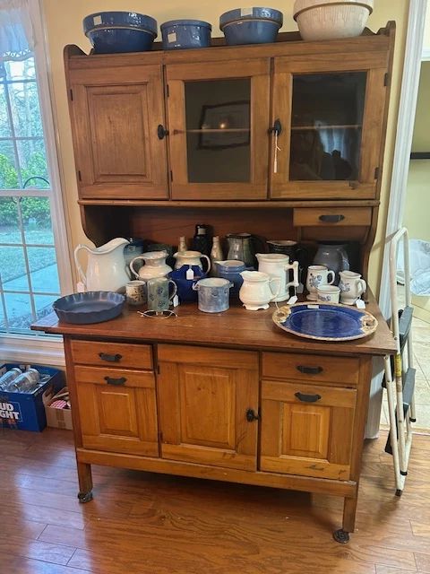 BEAUTIFUL ANTIQUE CABINET, PITCHERS, YELLOWARE