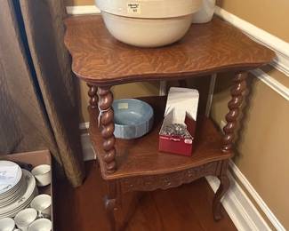 BEAUTIFUL OAK TABLE