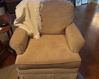 SWIVEL CHAIR