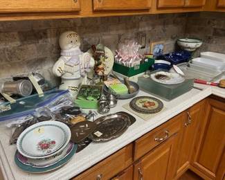 CHILD'S VINTAGE COOKEWARE, PYREX, CORNING
