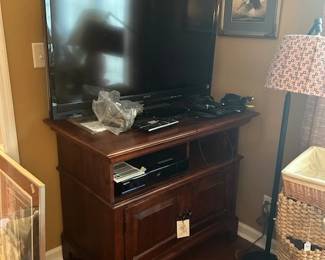 SONY TV, TV STAND, BLURAY, LAMPS, BASKETS