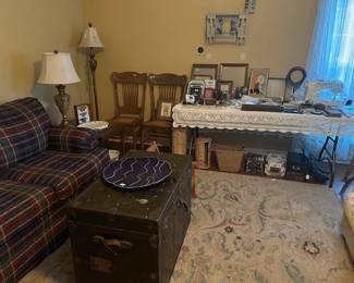 TRUNK, LAMPS, OAK CHAIR, NICE RUG, ASSORTED SMALL ANTIQUES