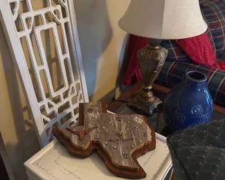 TEXAS CLOCK, LAMP, DECOR, WHITE PAINTED TABLE