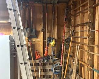 LADDERS, LAWN TOOLS
