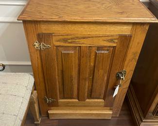 OAK ICE BOX