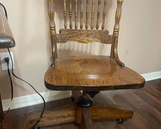 FABULOUS VINTAGE CARVED  WOOD SWIVEL CHAIR
