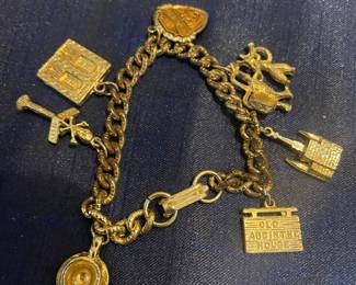 COSTUME VINTAGE CHARM BRACELET