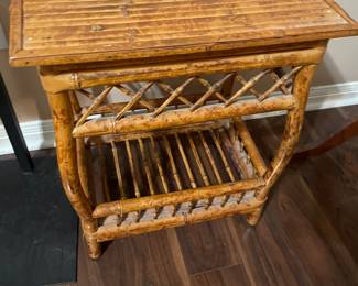 RETRO SIDE TABLE