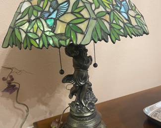 TIFFANY STYLE  STAINED GLASS LAMP