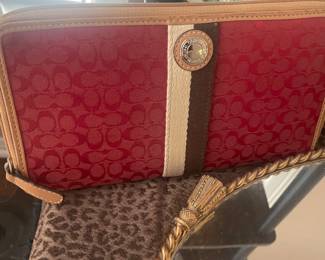 COACH WALLET CLUTCH