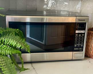 panasonic 1200 W microwave $40 