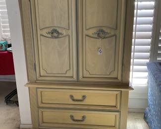 Stanley Armoire -40x 60x19