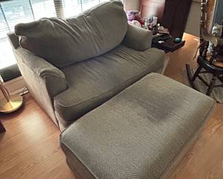 La-Z-Boy Oversized Chair with Storage Ottoman 