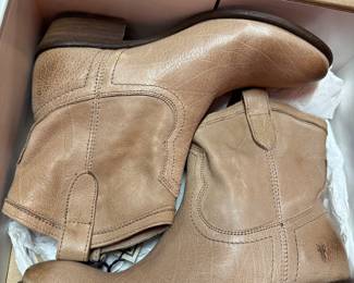 Frye size 8.5