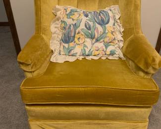 Vintage accent chair 
