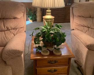 End table with drawers 