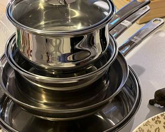 Brand new pots and pans by INNOVA