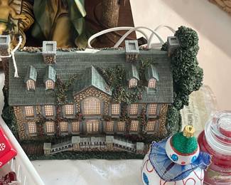 “Lamplight Inn” from Thomas Kinkade’s Lamplight Billage Collection. Has Certificate of Authenticity
Many more!!!