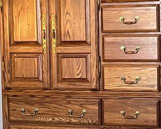 This is a great piece by American Heirloom! Twelve drawers in all and in perfect condition! Solid oak… it will last a lifetime!