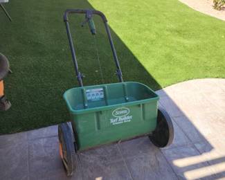 Scotts Turf Builder Spreader