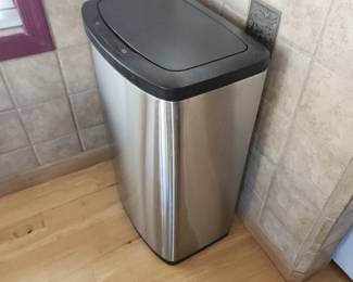 Automatic Trash Can 