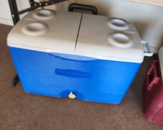 Rolling Rubbermaid Ice Chest