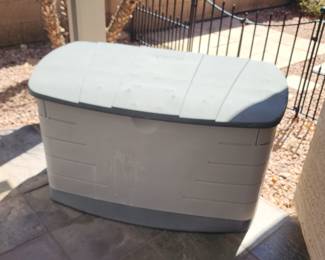 Rubbermaid Toy Box