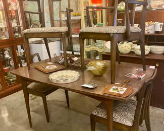 Set of four Drexal heritage mid century dining chairs (2 arm/2 side) paired with a Holman table