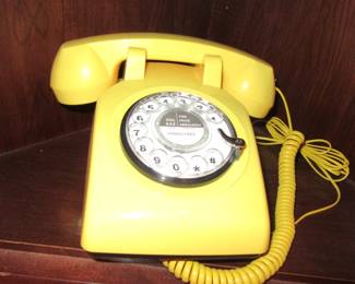 jan yellow old school phone