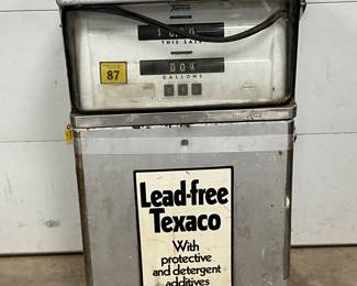 Vintage TOKHEIM Texaco Gas Pump with ‘Lead-Free Texaco’ Signage