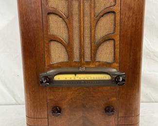 General Electric Model A-64 Wood Case Tube Radio