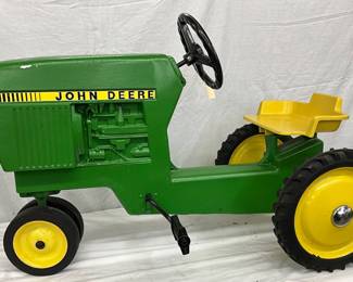 Ertl John Deere Model 520 Pedal Tractor with Cast Seat