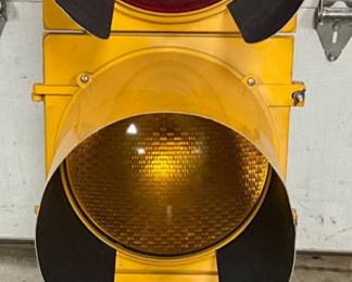 Yellow Three-Lens Traffic Signal Light with Electrical Wiring