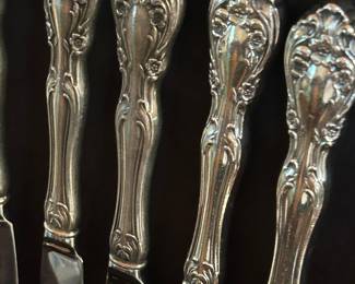 12 Chateau Rose Knives