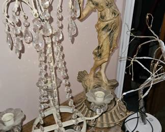 Great decor (lamp is broke