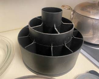 Pampered Chef Kitchen utensil spinner 