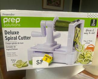 Veggie spiral cutter